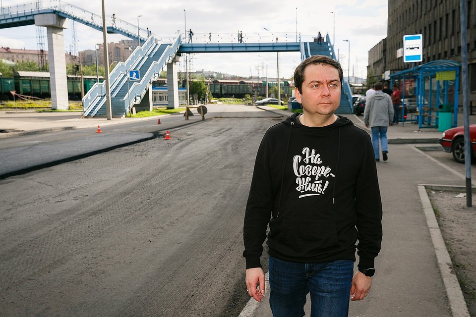 Андрей Чибис не упускает возможности облачиться в толстовку "На севере - жить!" Фото: Из личного архива Андрея Чибиса