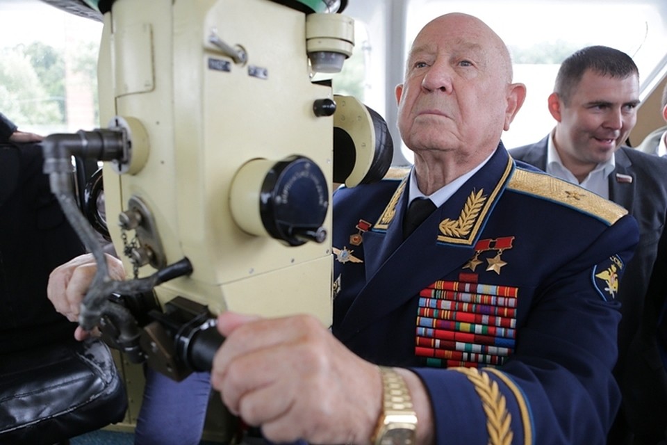 Алексей Леонов перед началом парусной регаты в Пионерском.