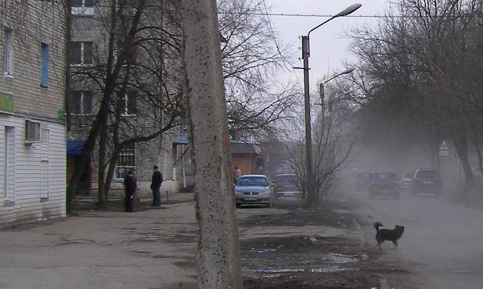 С сухую погоду над улицей Дачной стоит пыль, после дождей она покрыта грязью