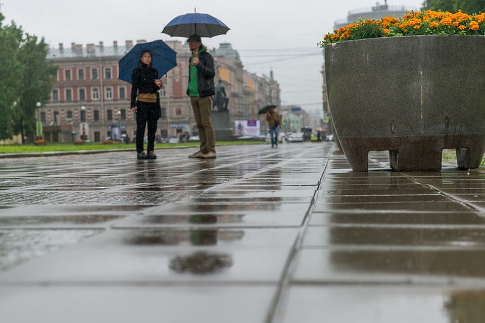 В понедельник на Санкт-Петербург обрушатся ливни - так что, отправляясь куда-нибудь, не забудьте прихватить из дома зонтик!