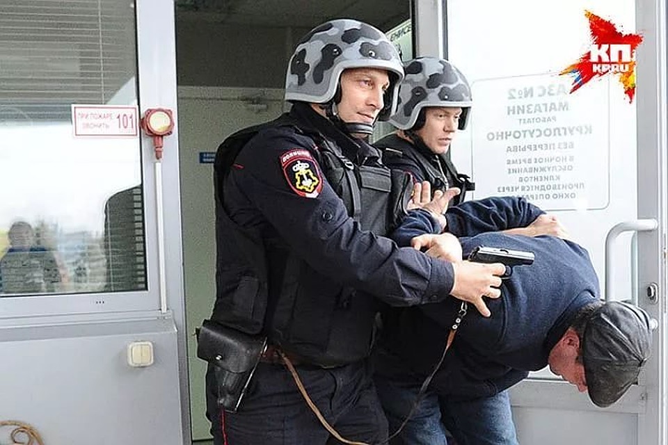 Подозреваемого задержали и доставили в отдел.