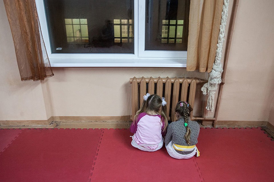 Тепло должны дать в срок. Но если будет холодно - звоните в аварийку. Фото: Сегодня стартовал отопительный сезон 2019 в ДНР. Если тепло в доме так и не появилось, звоните в управляющую компанию своего района. Фото: rg.ru