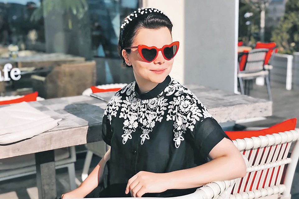 Солнцезащитные очки Saint Laurent обошлись пассии сатирика в 28 400 рублей. Фото: instagram.com/bruhunova