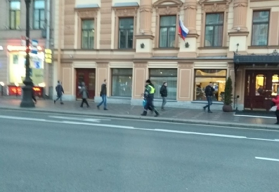 "Не все еще потеряно у нас!" - восхитился один из прохожих. Фото: vk.com/unreleased_dtp