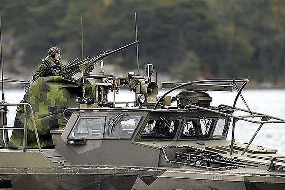 Шведские военные из-за сигнала от сломанного метеобуя устроили охоту на "российскую подлодку".