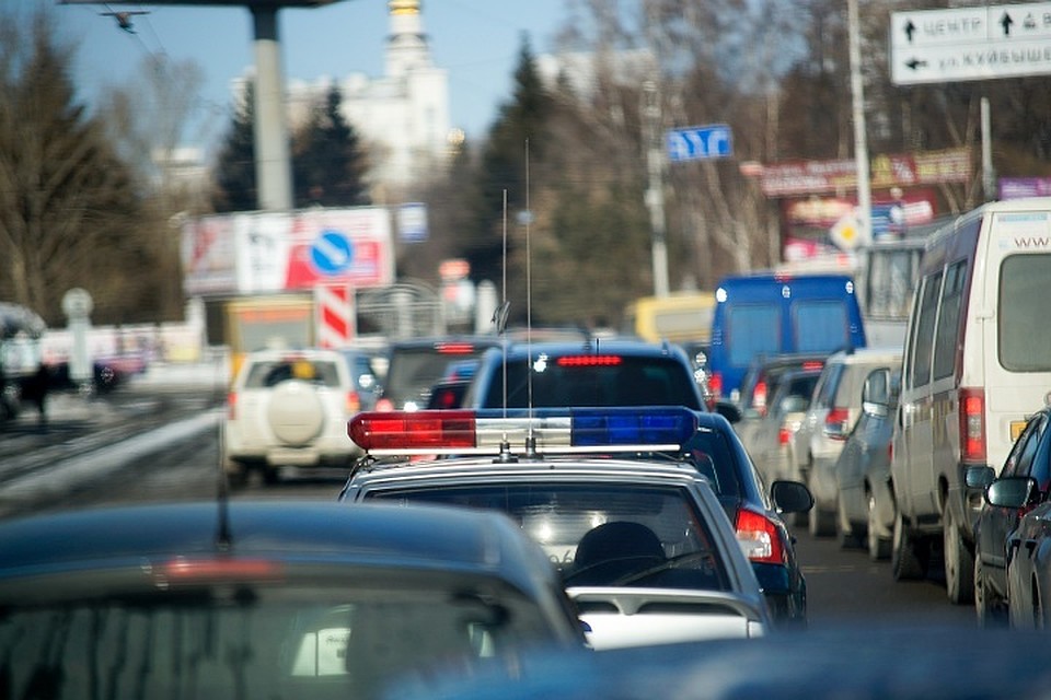 Из-за гололеда и аварий Екатеринбург встал в пробки
