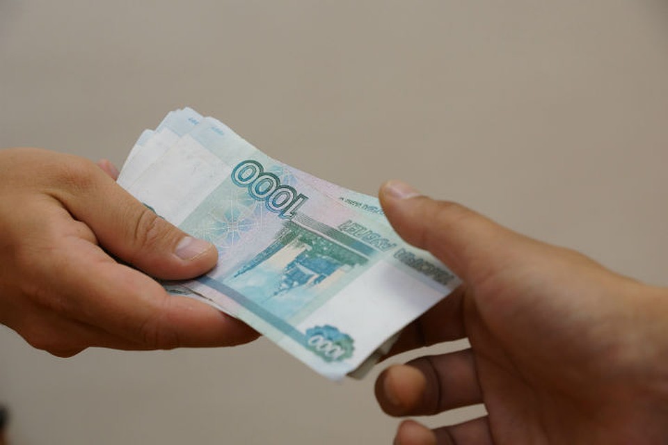 Если платежи по всем кредитам будут превышать половину дохода человека, в новом займе могут отказать.