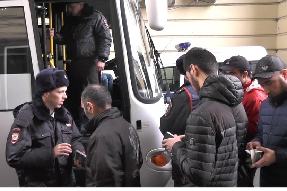 Нарушителей доставили в отделение полиции и привлекли к административной ответственности.