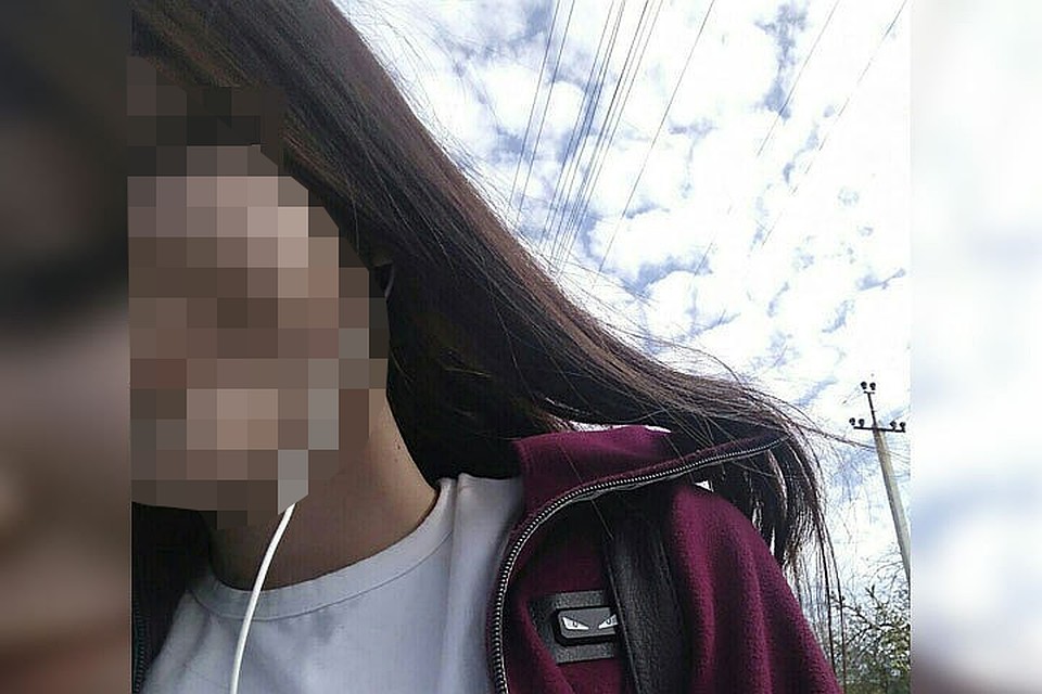 14-летняя девочка переспала со взрослым мужчиной в салоне внедорожника