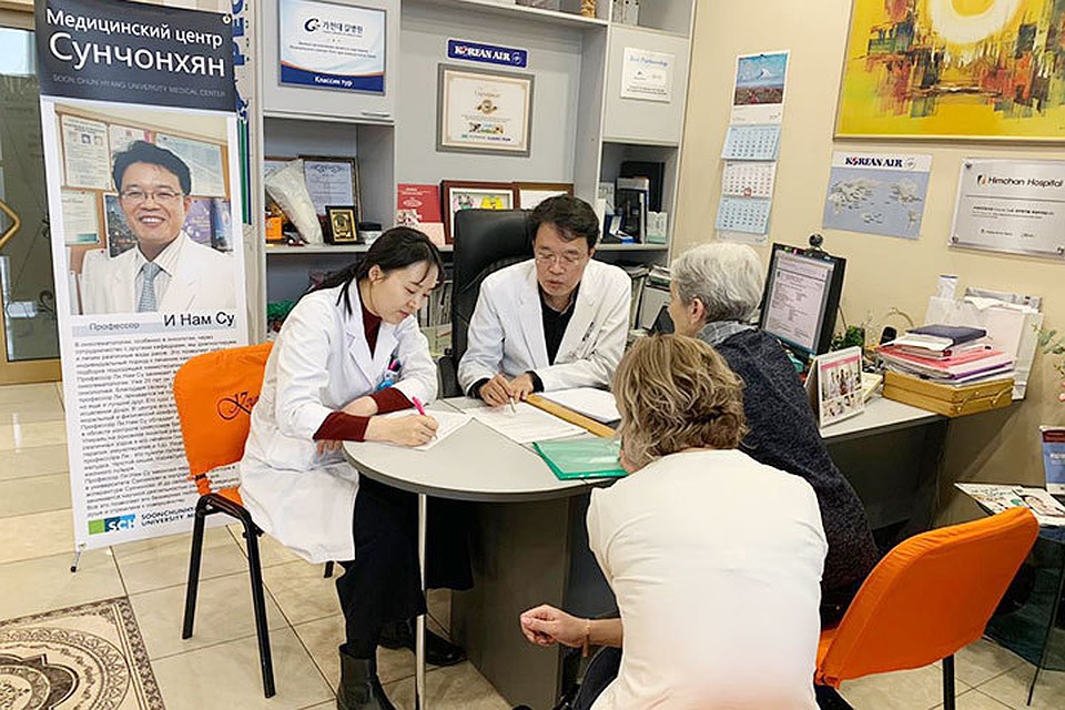 Ведущие профессора медицины Южной Кореи в Иркутске. Фото: архив компании