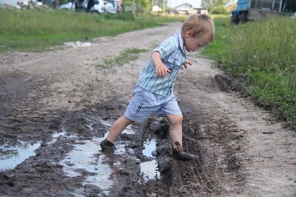 Бомж увел ребенка в соседнее село, чтобы там спрятать и потребовать за его возвращение 10 тысяч рублей.