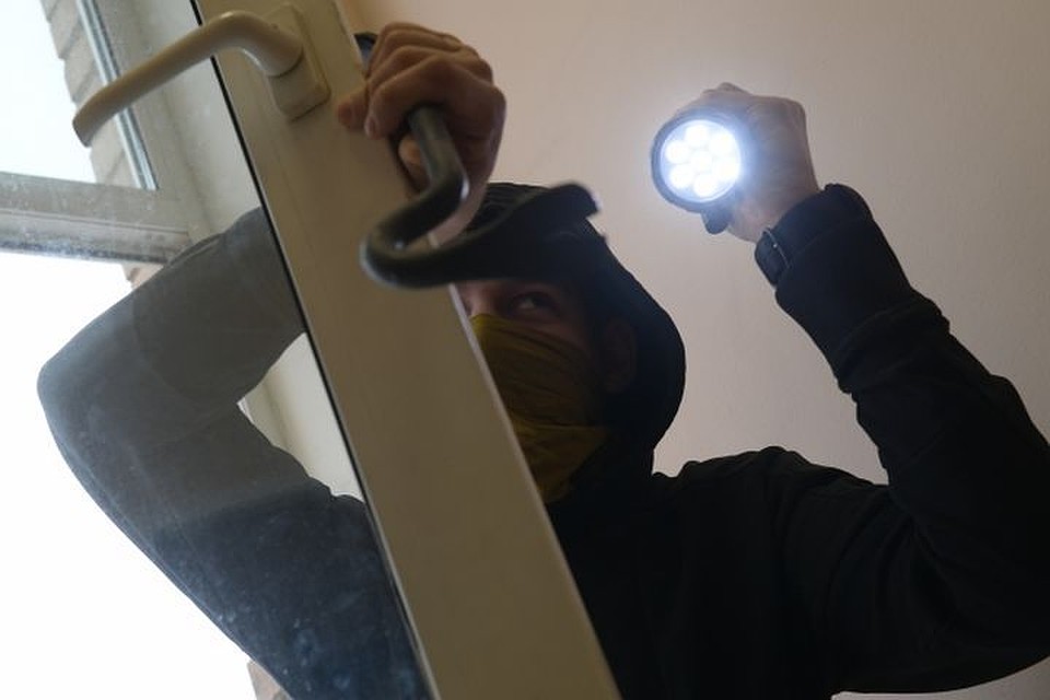 18-летний парень уговорил младшего родственника не преступление