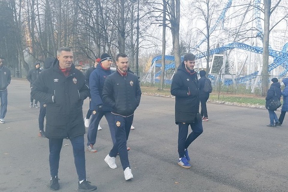 Игроки ЦСКА прогулялись по Петербургу перед игрой с "Зенитом". Фото: twitter.com/pfc_cska