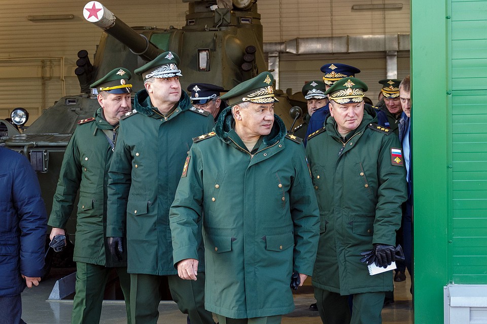 Для Сергея Шойгу инспекция 55-й горной мотострелковой бригады в Кызыле – это все равно что ребенка в лагере проведать. Фото: Вадим Савицкий/Департамент информации и массовых коммуникаций Минобороны России