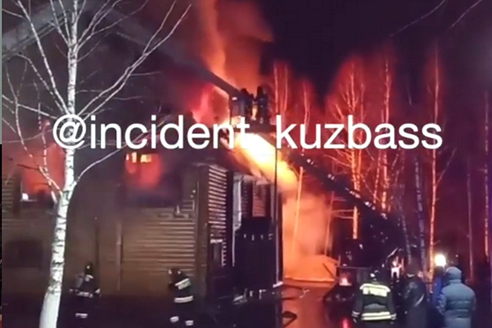 52 пожарных тушили ночью известную кемеровскую шашлычную. ФОТО: Instagram, incident_kuzbass