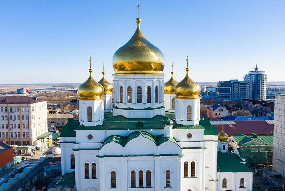 Полицейские решили молитвенно отметить профессиональный праздник. Фото: rostoveparhia.ru