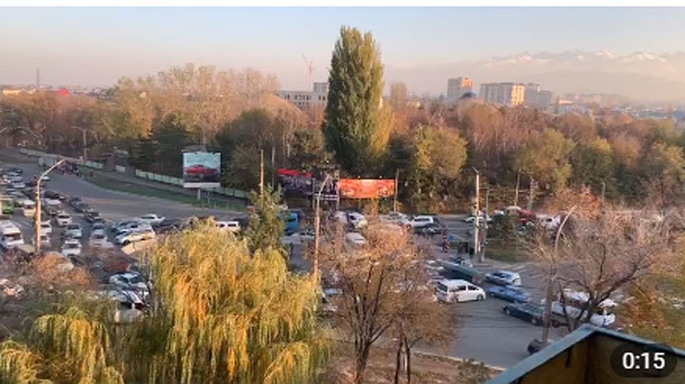 Гигантский затор в Бишкеке в выходной день.