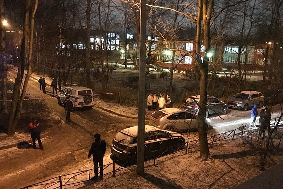 Петербуржцы рассказали об угрозе взрыва в жилом доме на улице Карпинского