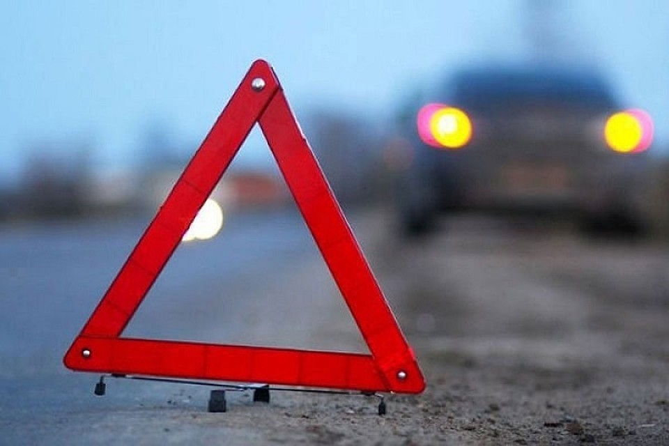 На месте аварии работают сотрудники спецслужб