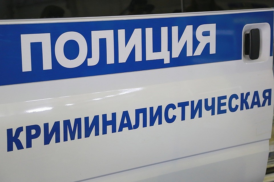 В Красноярске девушка показала таксисту нож и… оставила ему свою сумку.