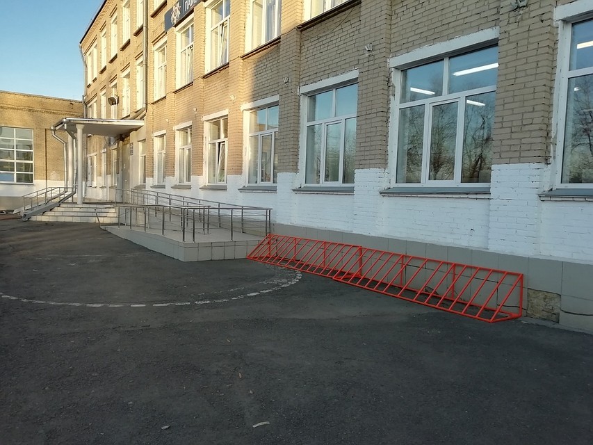 Велопарковка у школы. Фото: соцсети