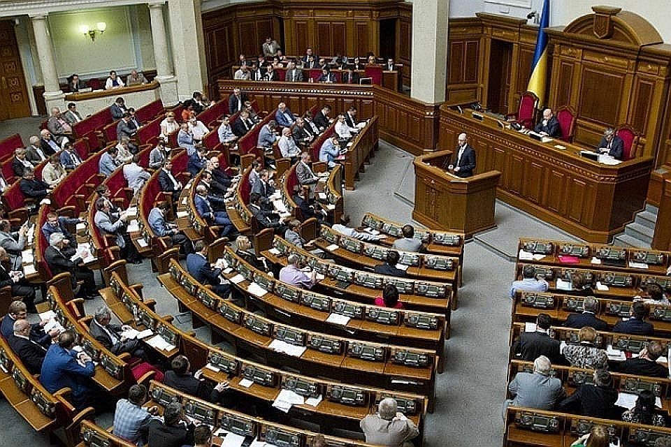 Президентская партия Украины заблокировала трибуну Рады из-за закона о рынке земли