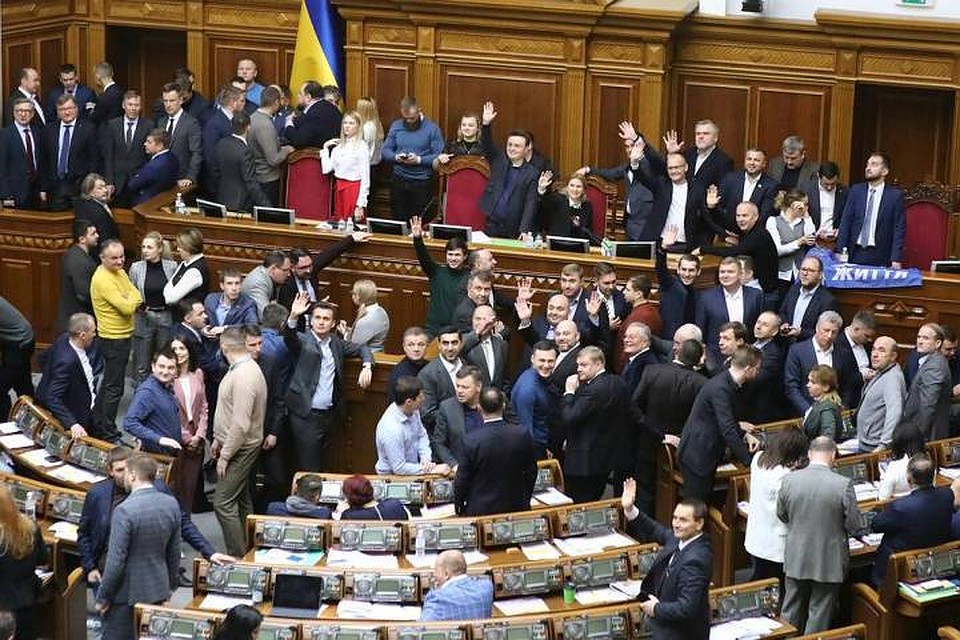 Верховная рада после жарких споров все же приняла приняла в первом чтении скандальную земельную реформу. Фото: Петр Сивков/ТАСС