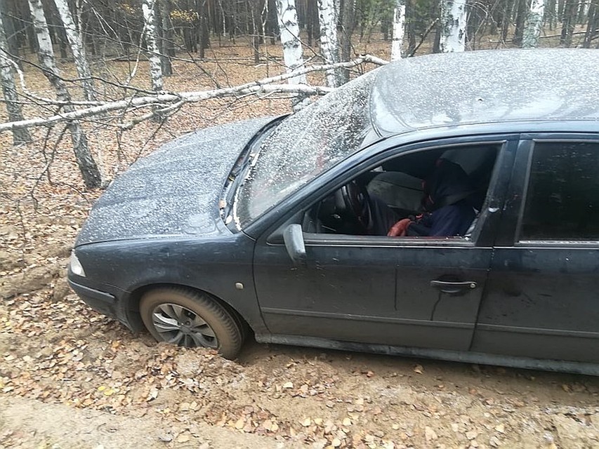 Тело таксиста обнаружили в этой машине.