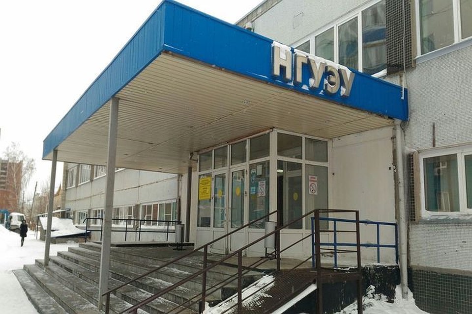 Из здания вывели всех. Фото: Новосибирская служба эвакуации «АСТ-54».