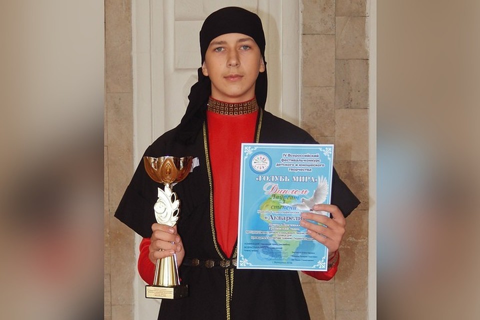 Помимо физики, химии, математики, английского парень 12 лет занимается танцами. Фото: архив семьи Мельниковых