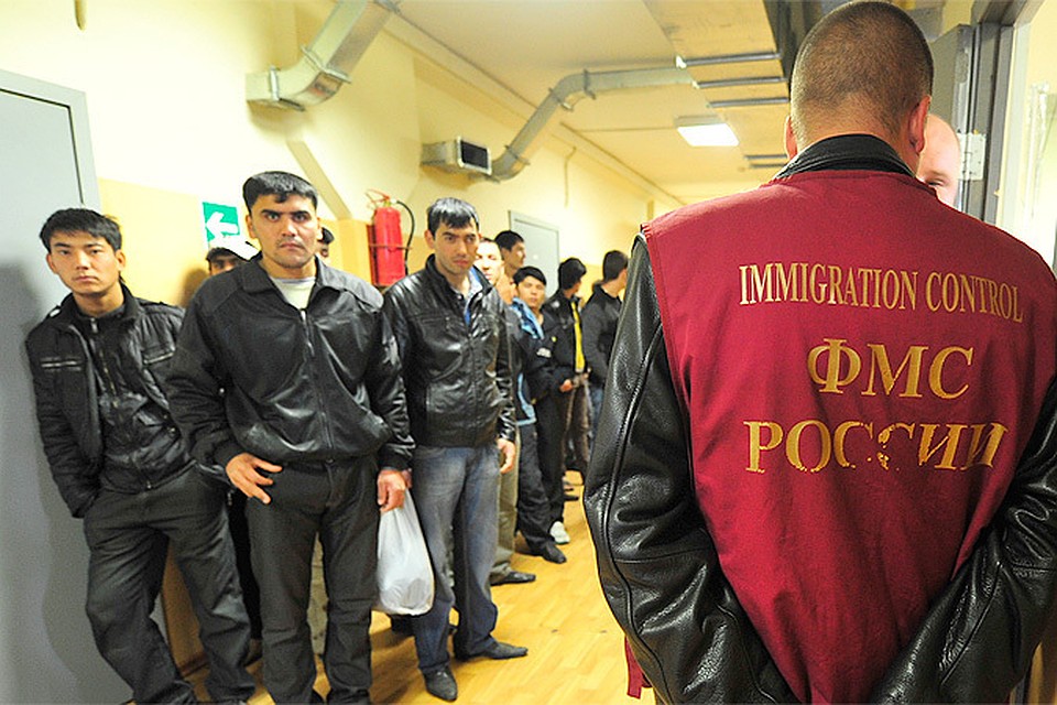 По данным статистики, больше всего мигрантов работают в Петербурге и Москве.