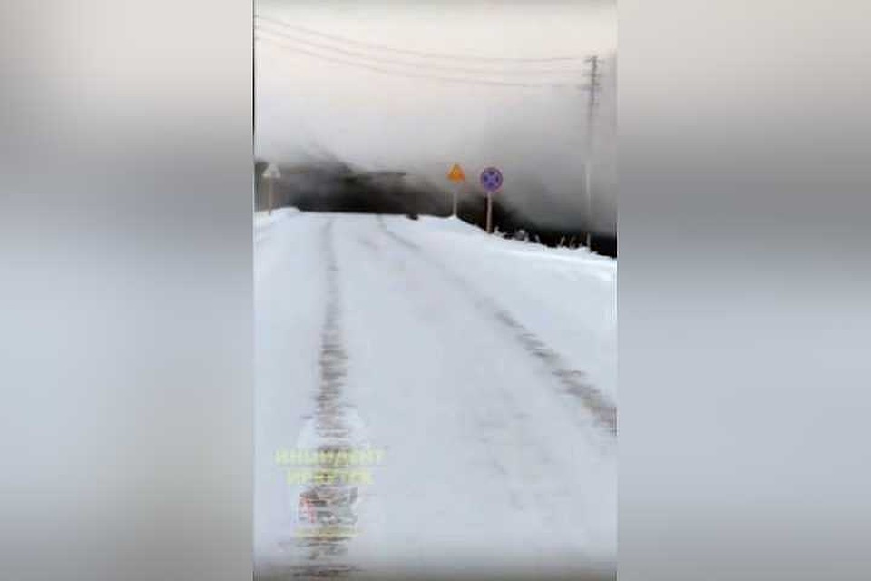 Иркутяне приняли прорыв водопровода в Усть-Кутском районе за разлив нефти. Фото: группа Вконтакте "Инцидент Иркутск"