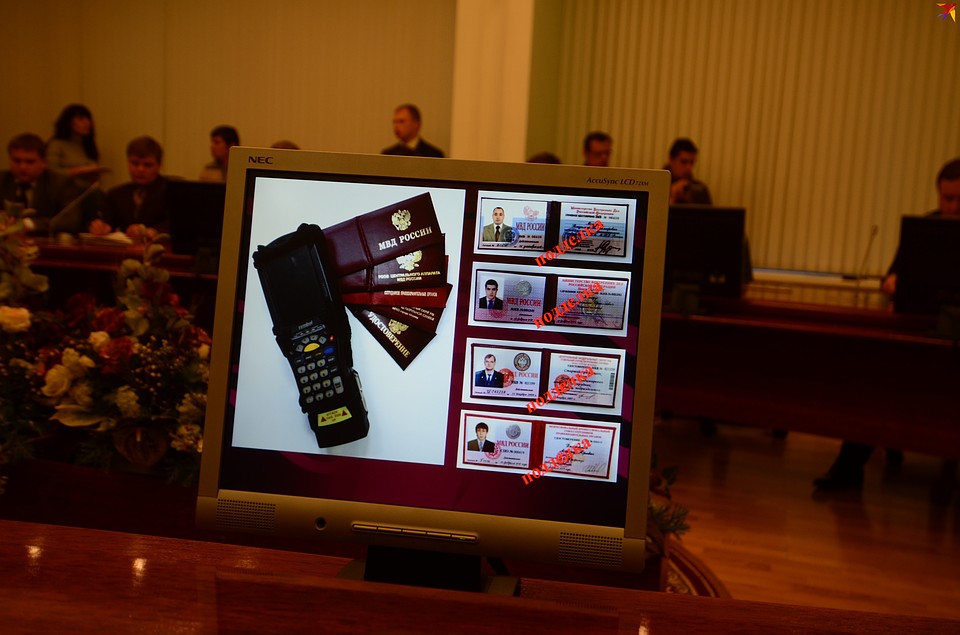 В интернете вовсю торговали поддельными документами.