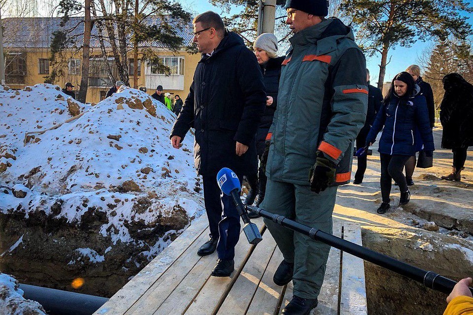 Алексей Текслер в Чебаркуле побывал на строительстве новой теплосети. Фото: cheltoday.ru