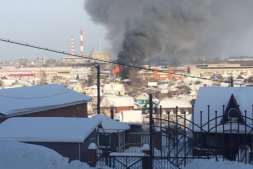 Пожар в Барнауле. Фото: Михаил Журавский в vk.com/incident22