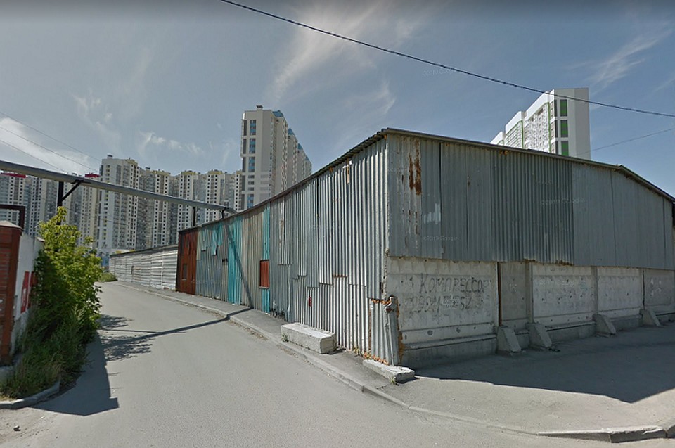 Рядом с участком складов находится новый ЖК на ЖБИ. Фото: Google Maps