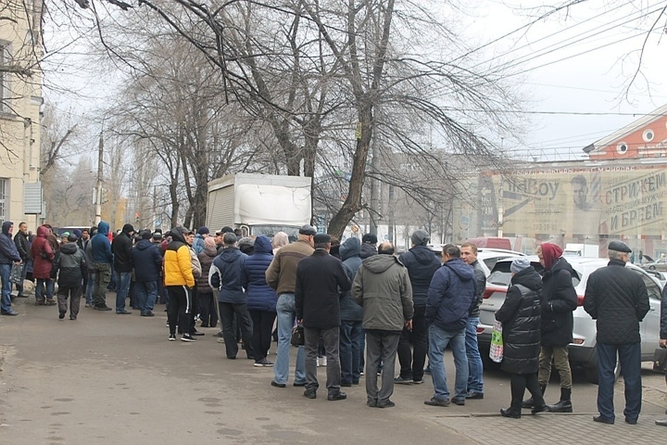 Очереди у наркодиспансеров заставили Минздрав отыграть ситуацию назад.