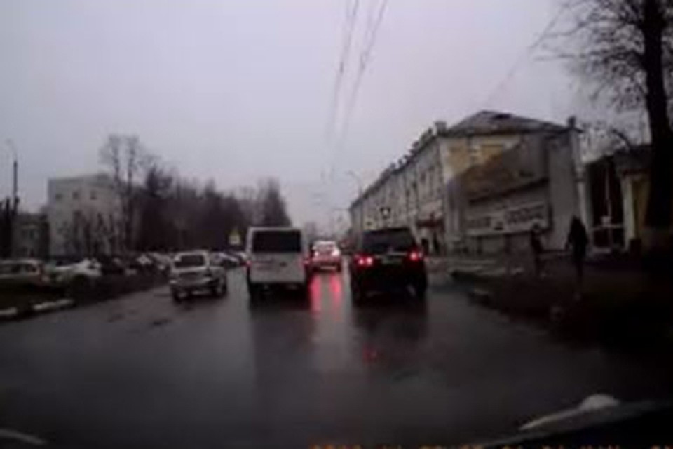 Водителя наказали за нарушение правил дорожного движения.
