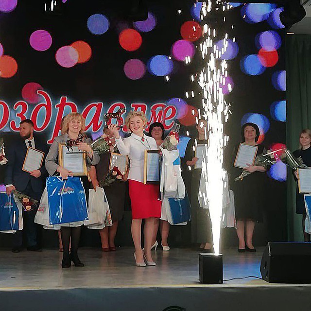 Лилии Сергеевне вручили диплом и памятную статуэтку.