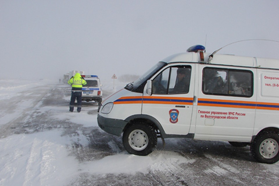Водителей просят по возможности отказаться от поездок в такую непогоду.