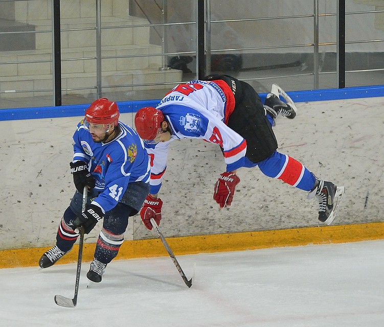 ФОТО: vk.com/hockeypskov. «Экопром» поддержал соревнования по хоккею в Псковской области.