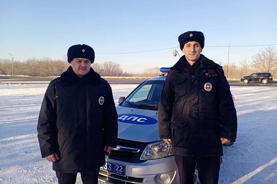 Полицейские, спасшие ребенка