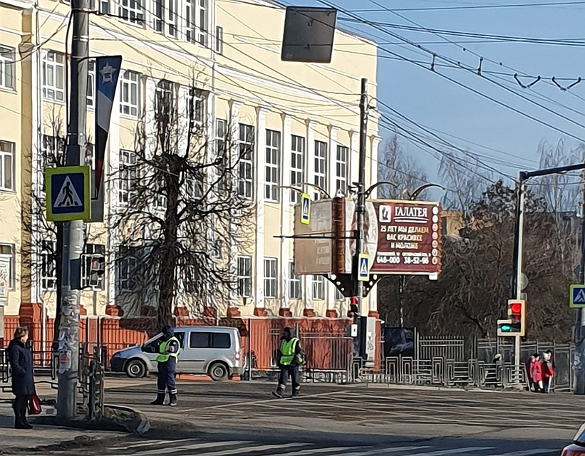 В Смоленске на перекрестке сломался светофор.