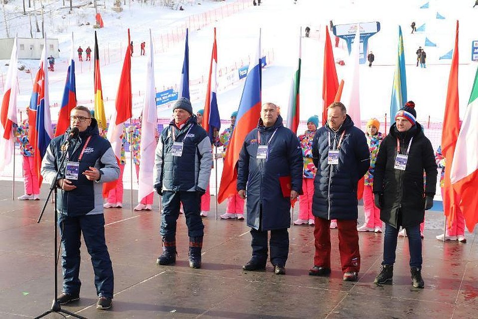 Алексей Текслер открыл этап Кубка мира по сноуборду. Фото: пресс-служба министерства спорта Челябинской области.