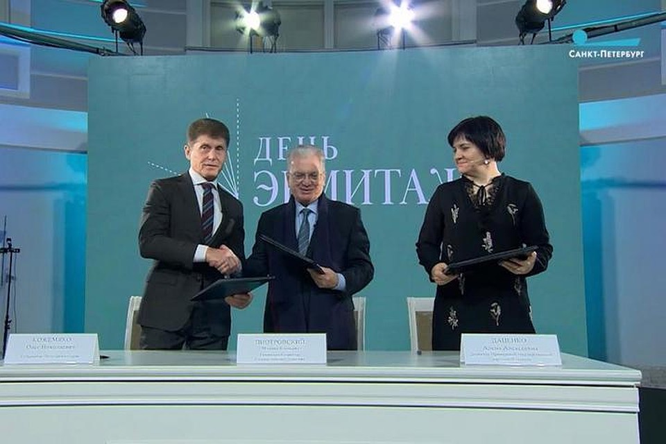 Церемония подписания прошла в атриуме Главного штаба Эрмитажа в Санкт-Петербурге.