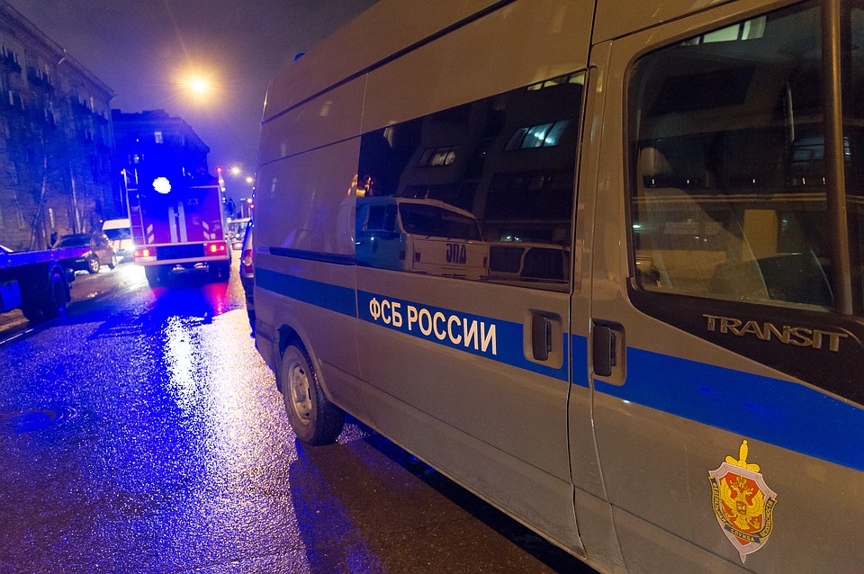Сотрудники ФСБ задержали в Ленобласти наркодельцов с крупной партией запрещенных веществ