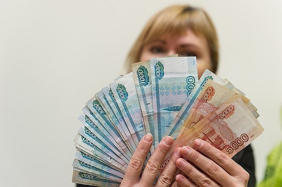 Также арест судом был наложен и на часть ее имущества.