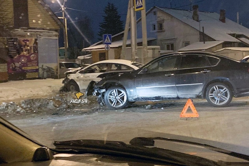 Из-за частых ДТП, этот перекрёсток называют самым аварийным в Новосибирске. Фото: «АСТ-54».