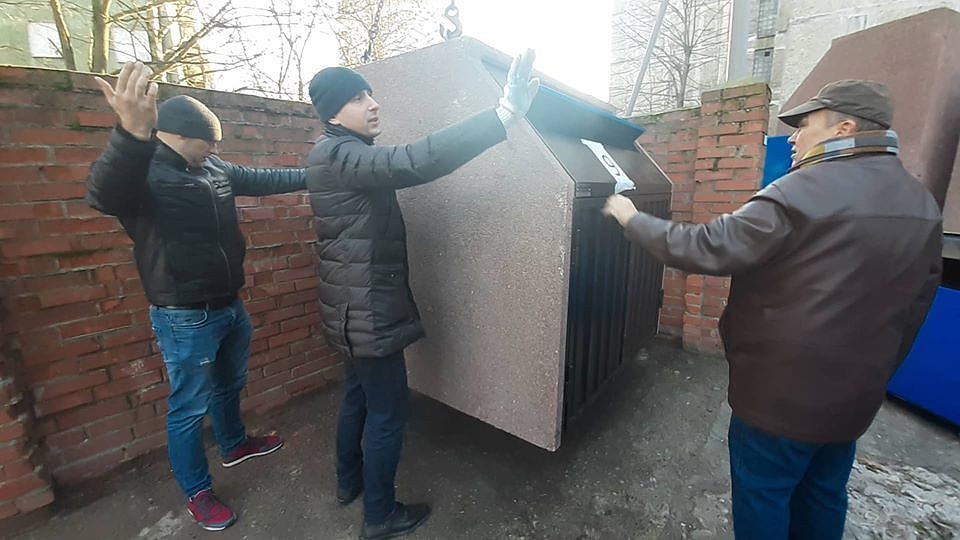 Установка контейнеров на Космической улице