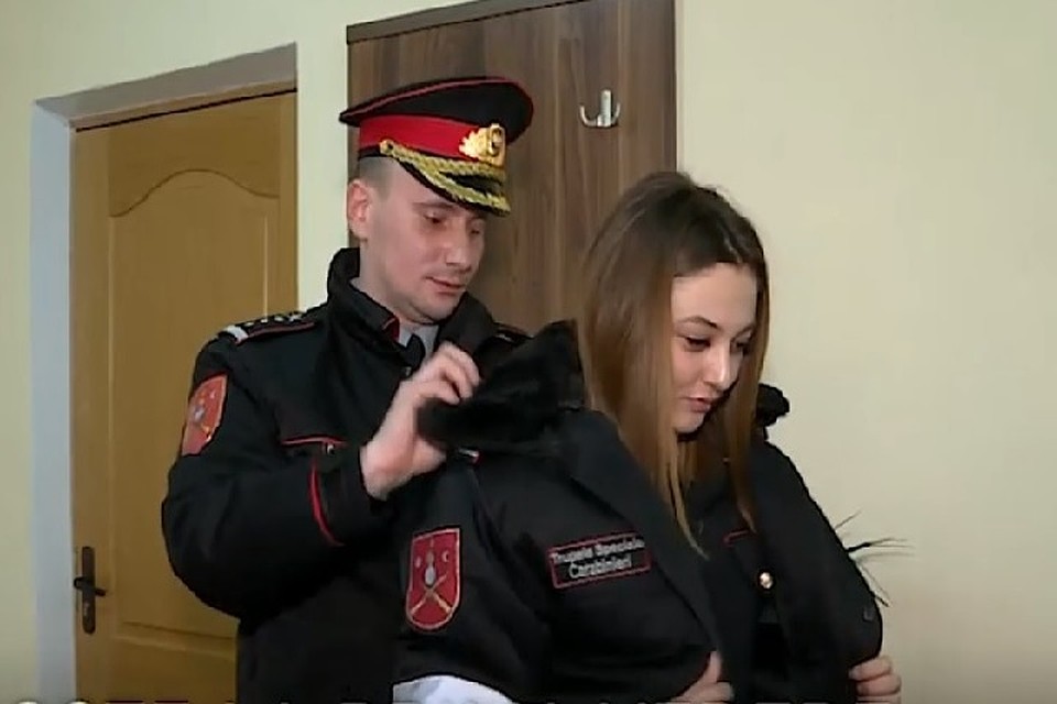 Спустя всего пять месяцев после знакомства молодой человек попросил руки любимой, и девушка дала согласие. Фото: скриншот из видео